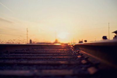 ​qq超拽情侣个性签名握不住的沙何不扬掉它(精选45句)