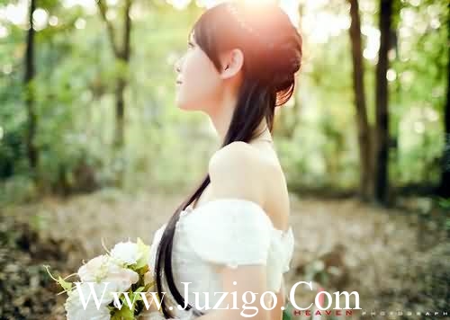 生活有阳光有阴霾，怀着热爱，总能触摸到温暖