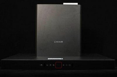 ​蝶翼双腔进烟口 1100Pa 德意大风压油烟机 838A 评测