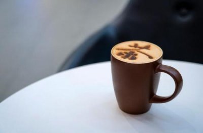 ​秋天的第一杯奶茶发朋友圈句子说说 秋天喝杯奶茶的心情说说